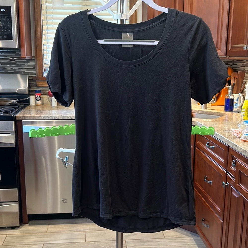Celia by Carrie Underwood Top shoulders cut out